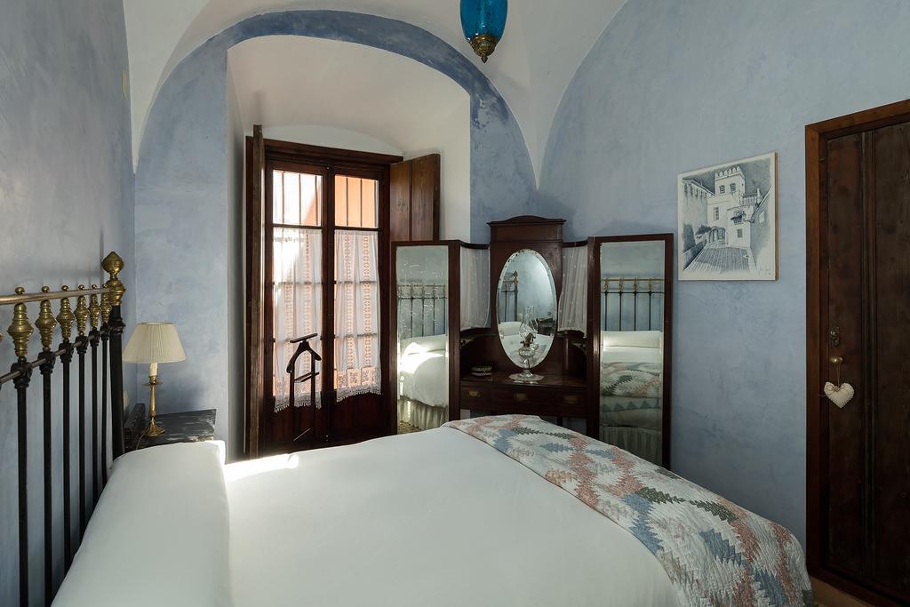 Holi-Rent Historic House Next To The Alcazar Apartment Sevilla Bagian luar foto