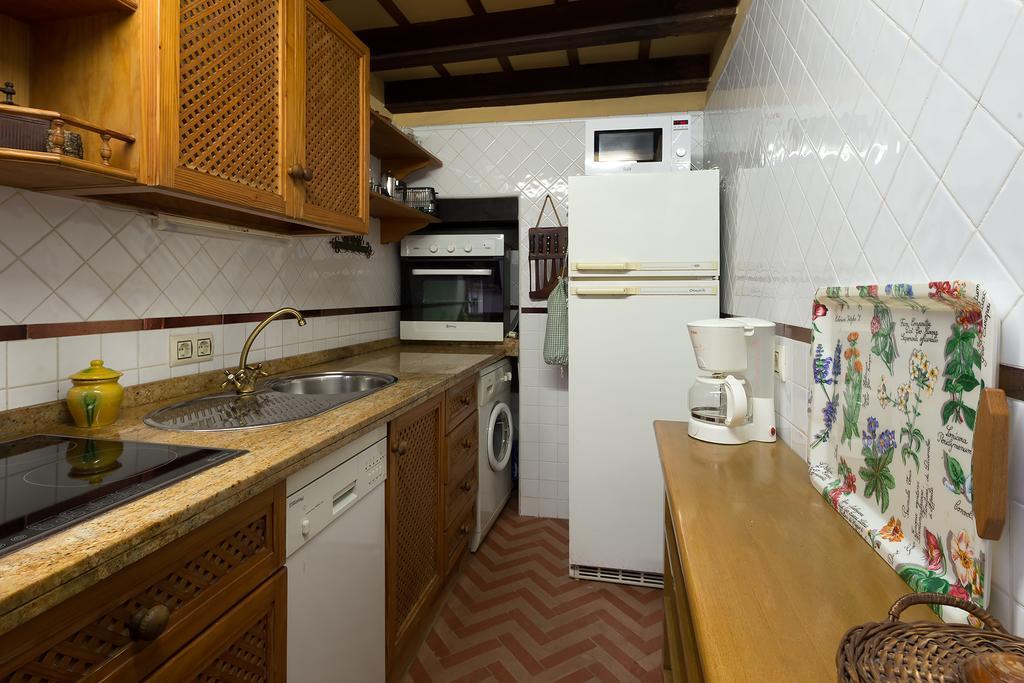 Holi-Rent Historic House Next To The Alcazar Apartment Sevilla Bagian luar foto