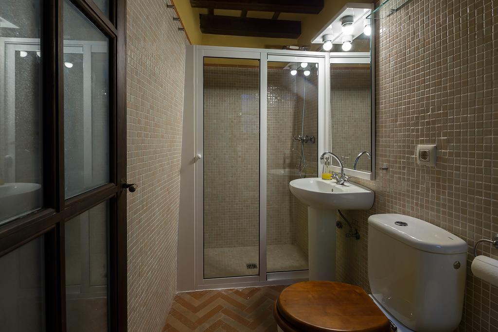 Holi-Rent Historic House Next To The Alcazar Apartment Sevilla Bagian luar foto