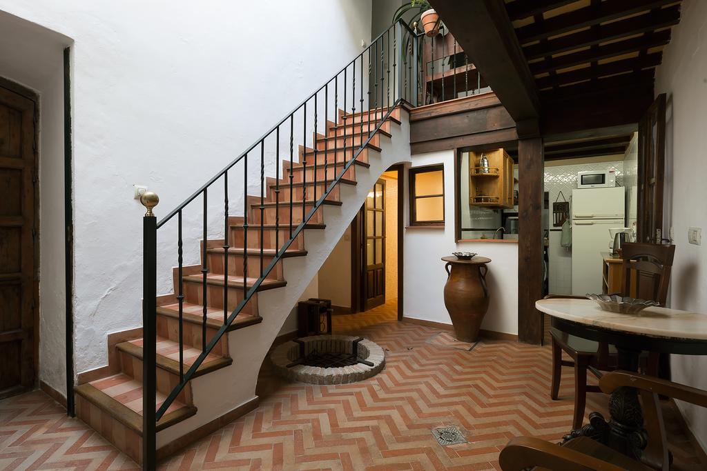Holi-Rent Historic House Next To The Alcazar Apartment Sevilla Bagian luar foto