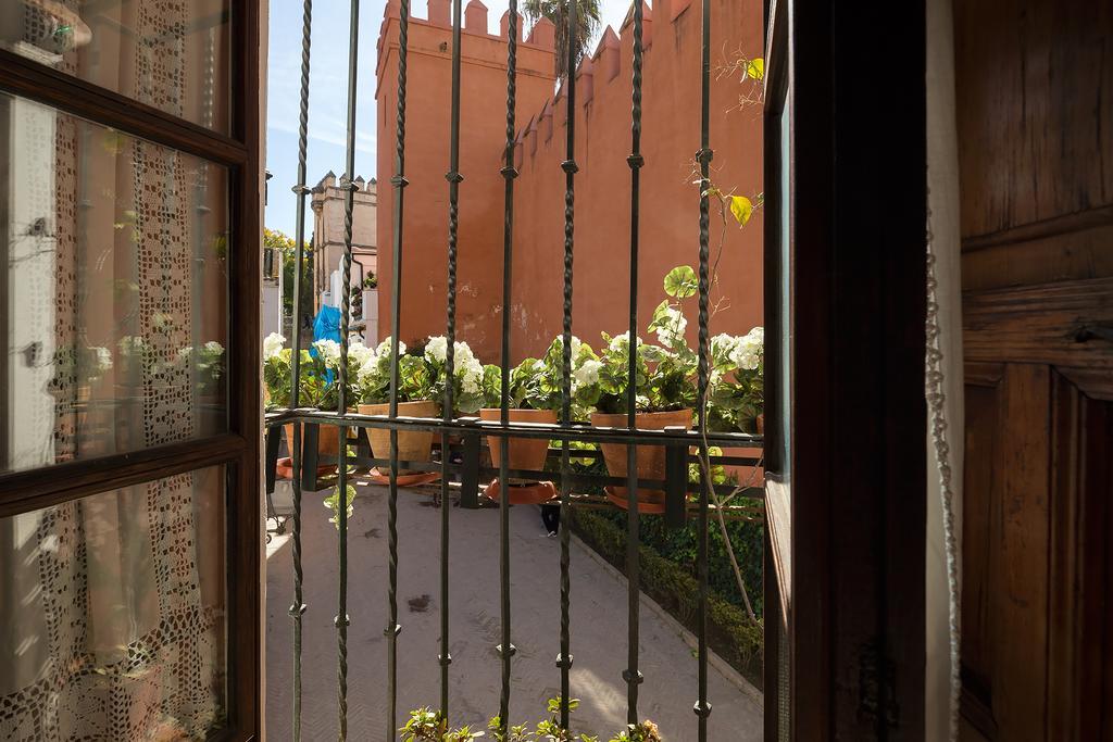 Holi-Rent Historic House Next To The Alcazar Apartment Sevilla Bagian luar foto